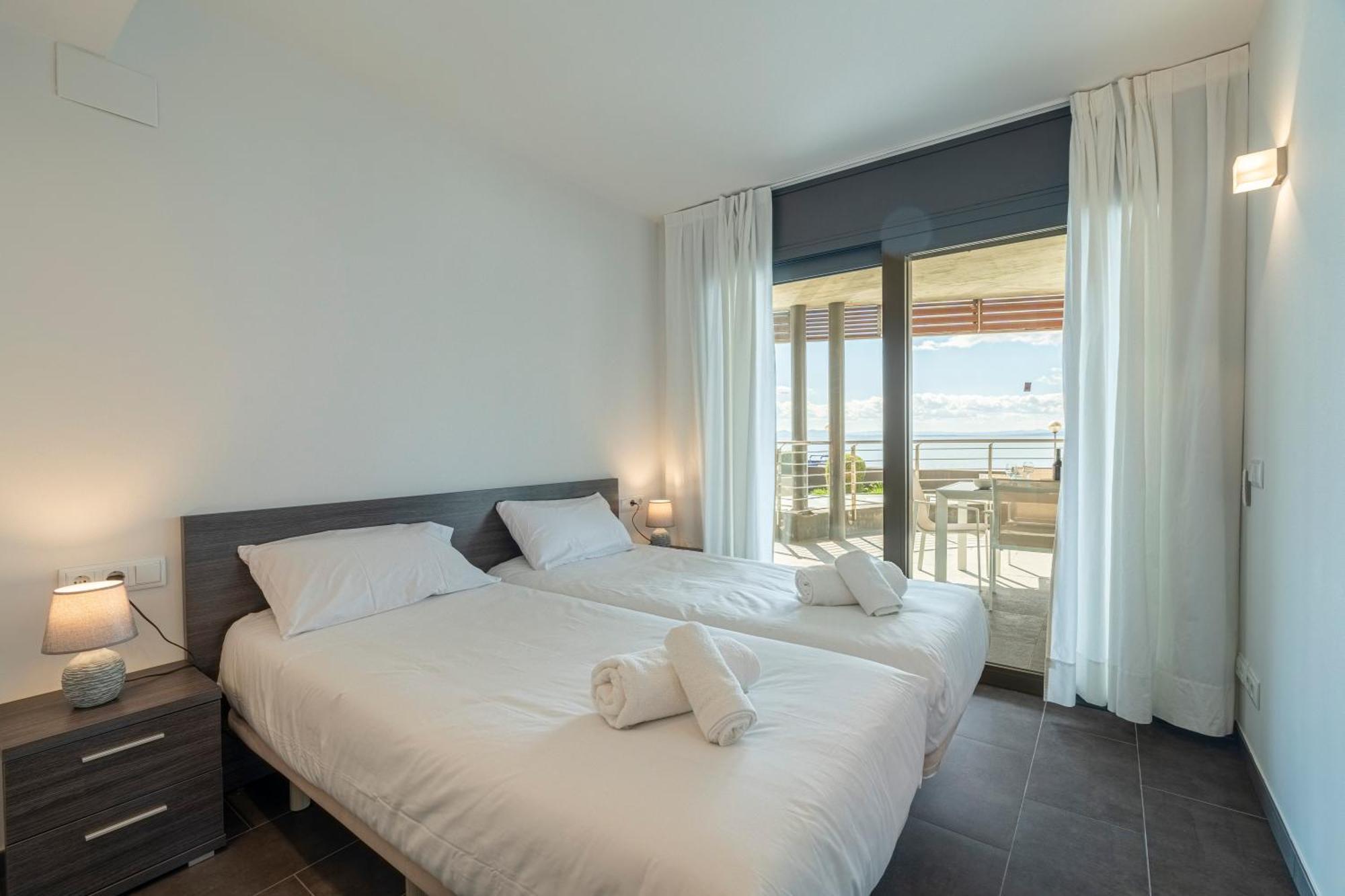 Apartamento Con Gran Terraza Delante Del Mar Roses Exterior photo