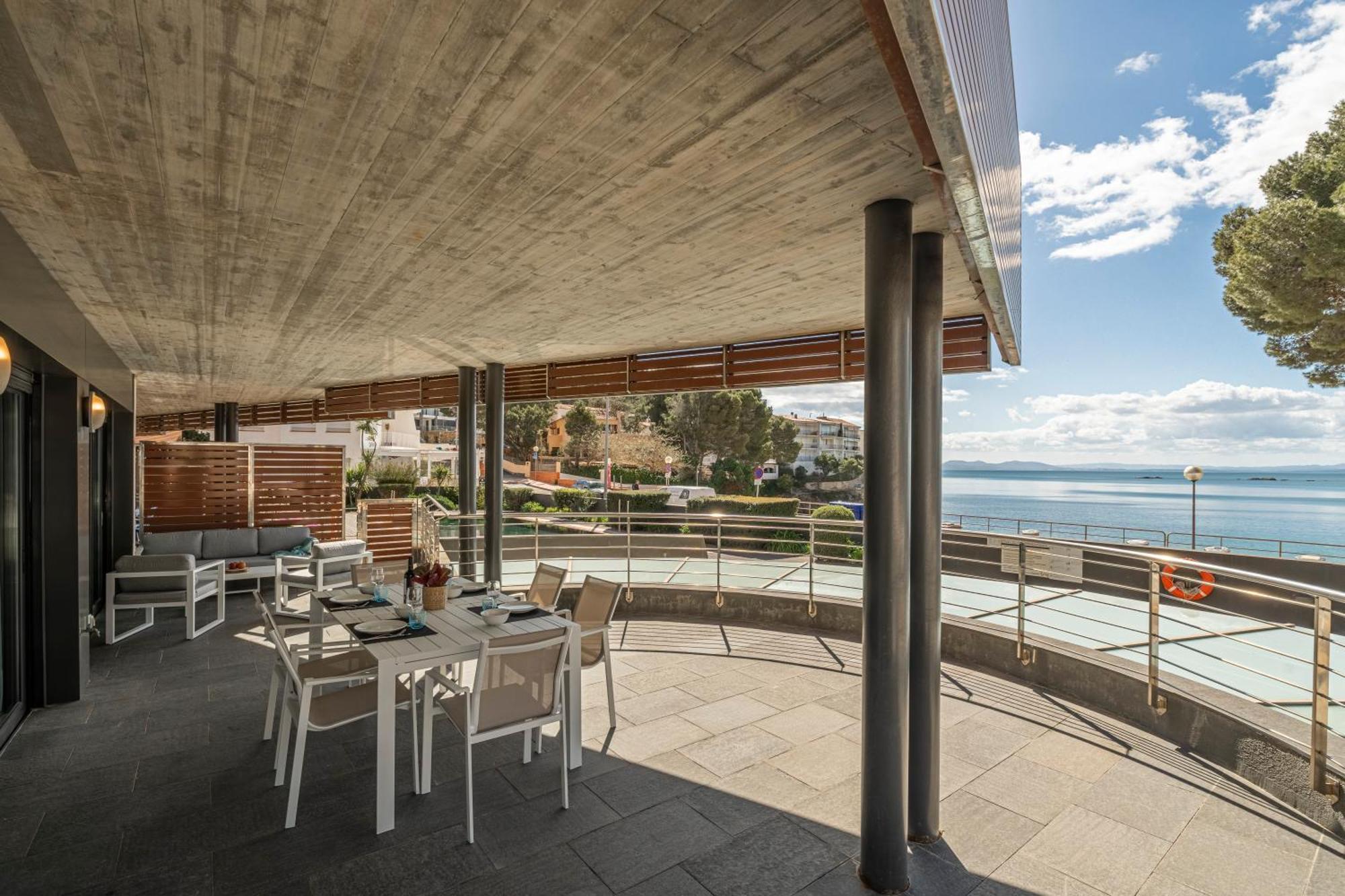 Apartamento Con Gran Terraza Delante Del Mar Roses Exterior photo