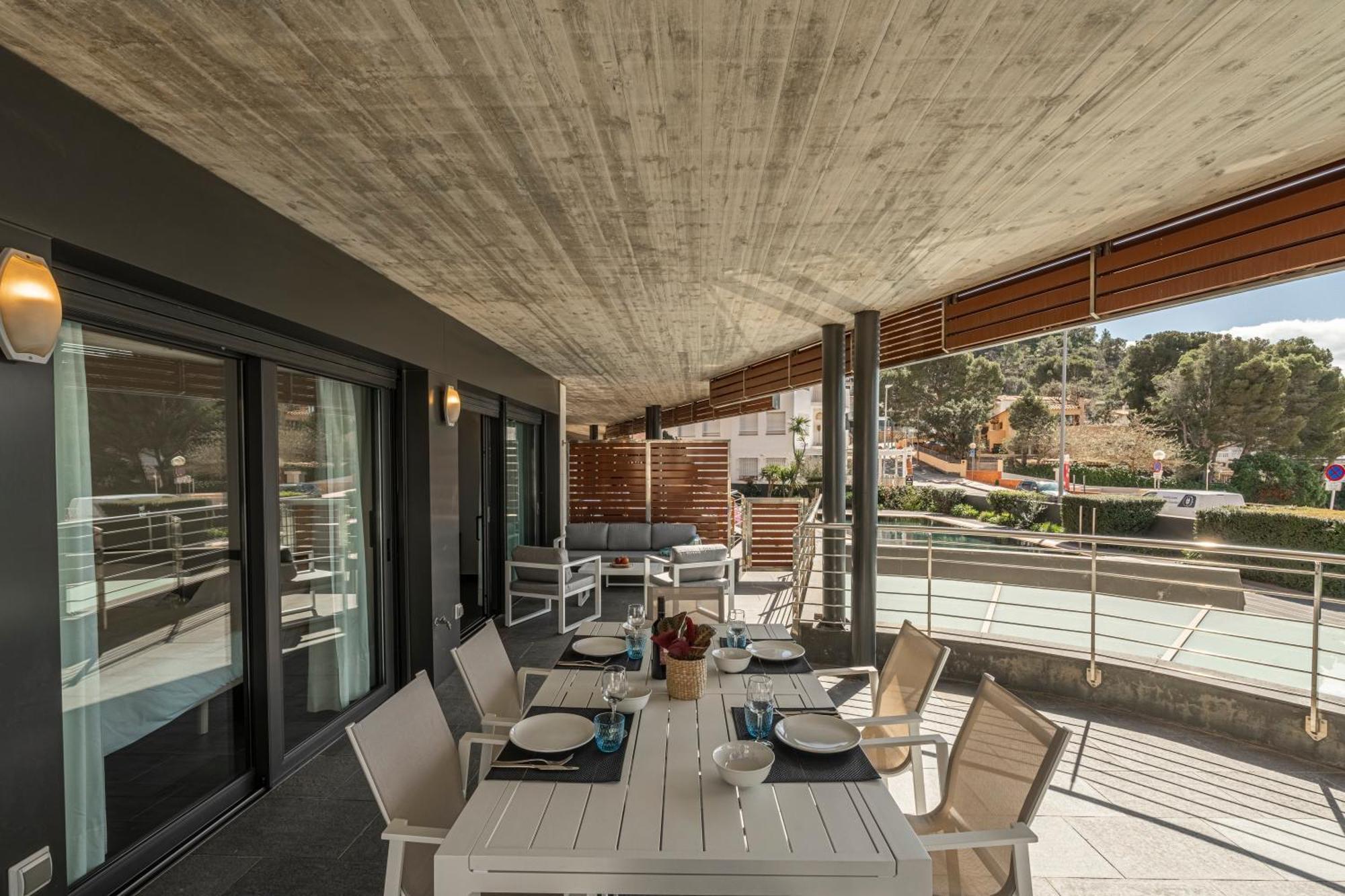Apartamento Con Gran Terraza Delante Del Mar Roses Exterior photo