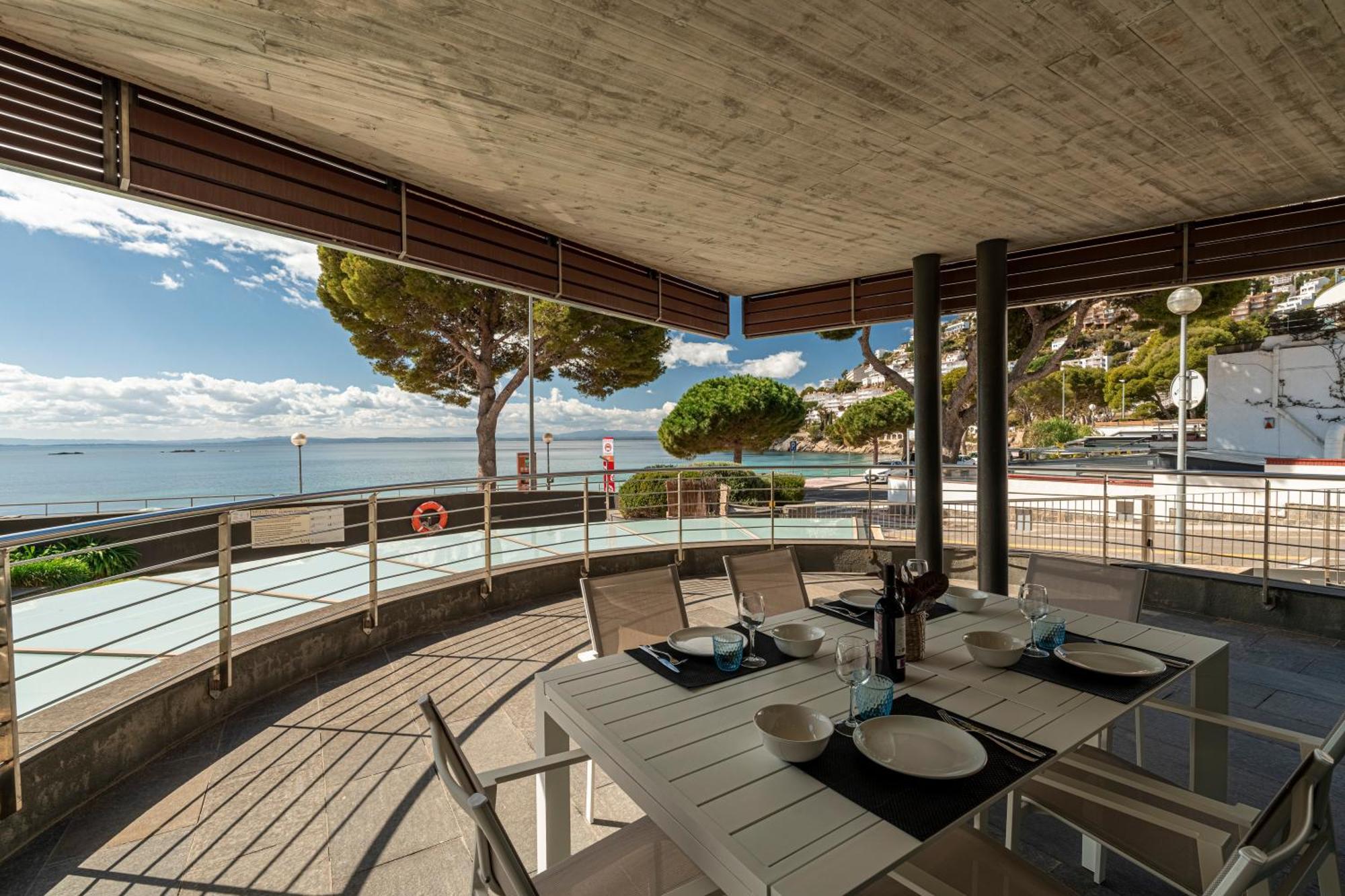Apartamento Con Gran Terraza Delante Del Mar Roses Exterior photo