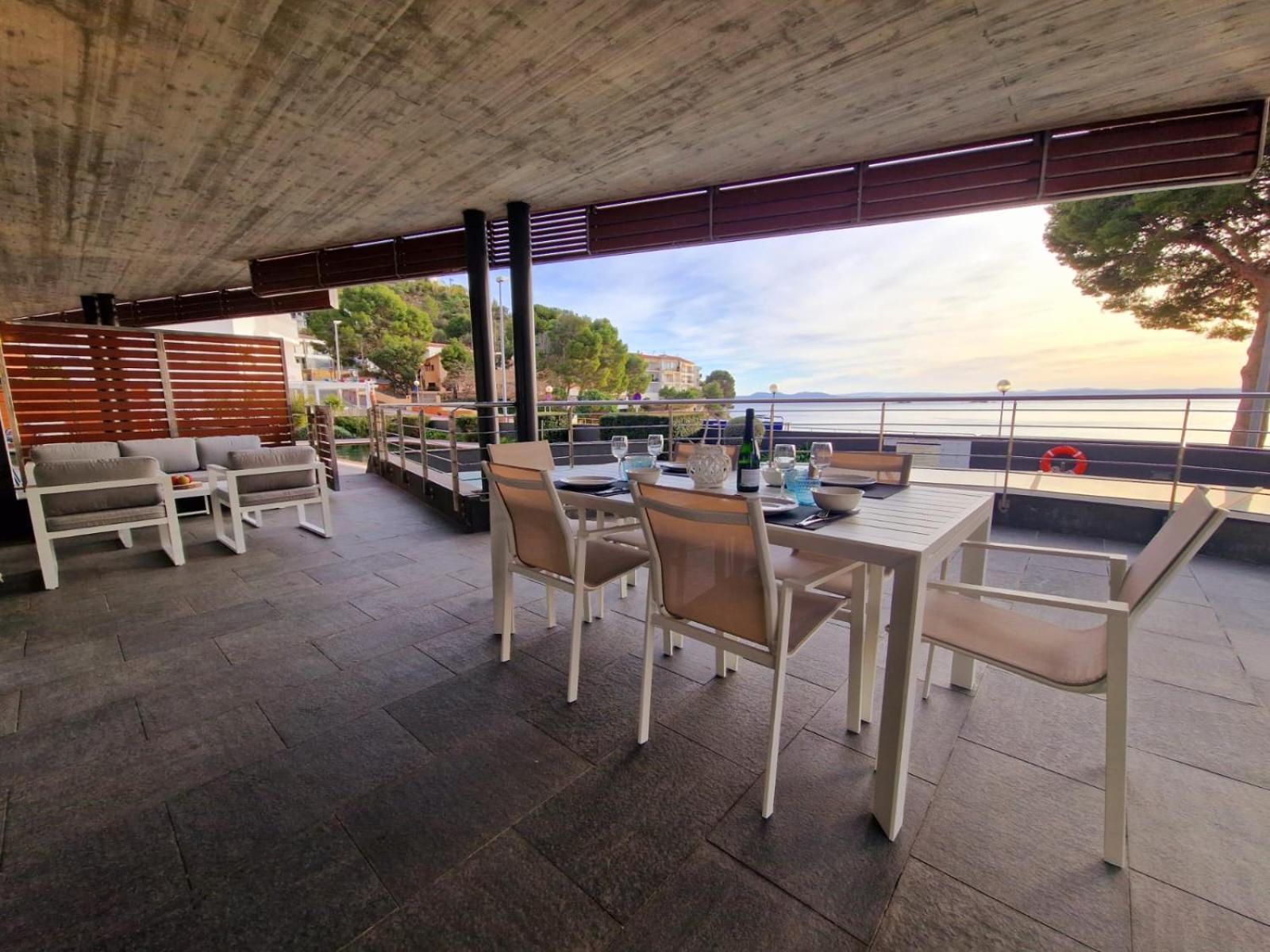 Apartamento Con Gran Terraza Delante Del Mar Roses Exterior photo